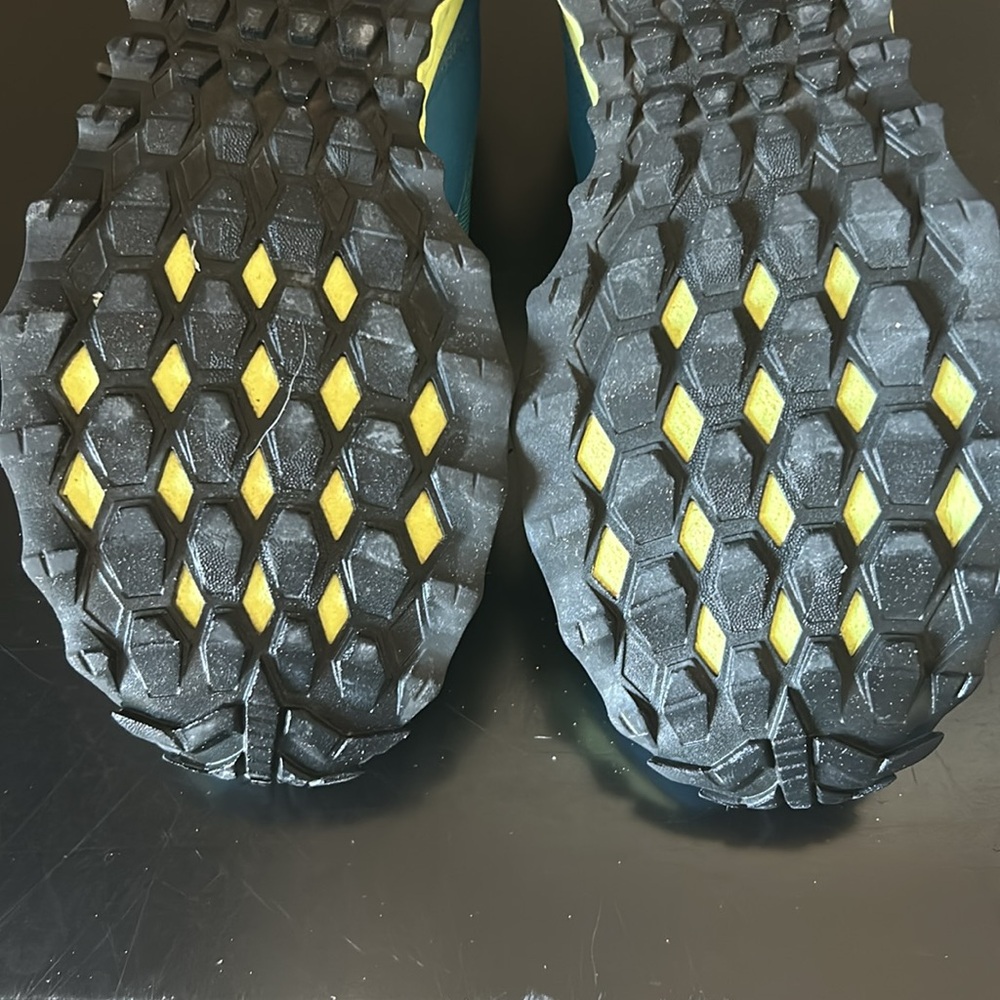 Peregrine 11 Shield Trail - Running Shoes-Kids Size 4.5M - Picture 9 of 10